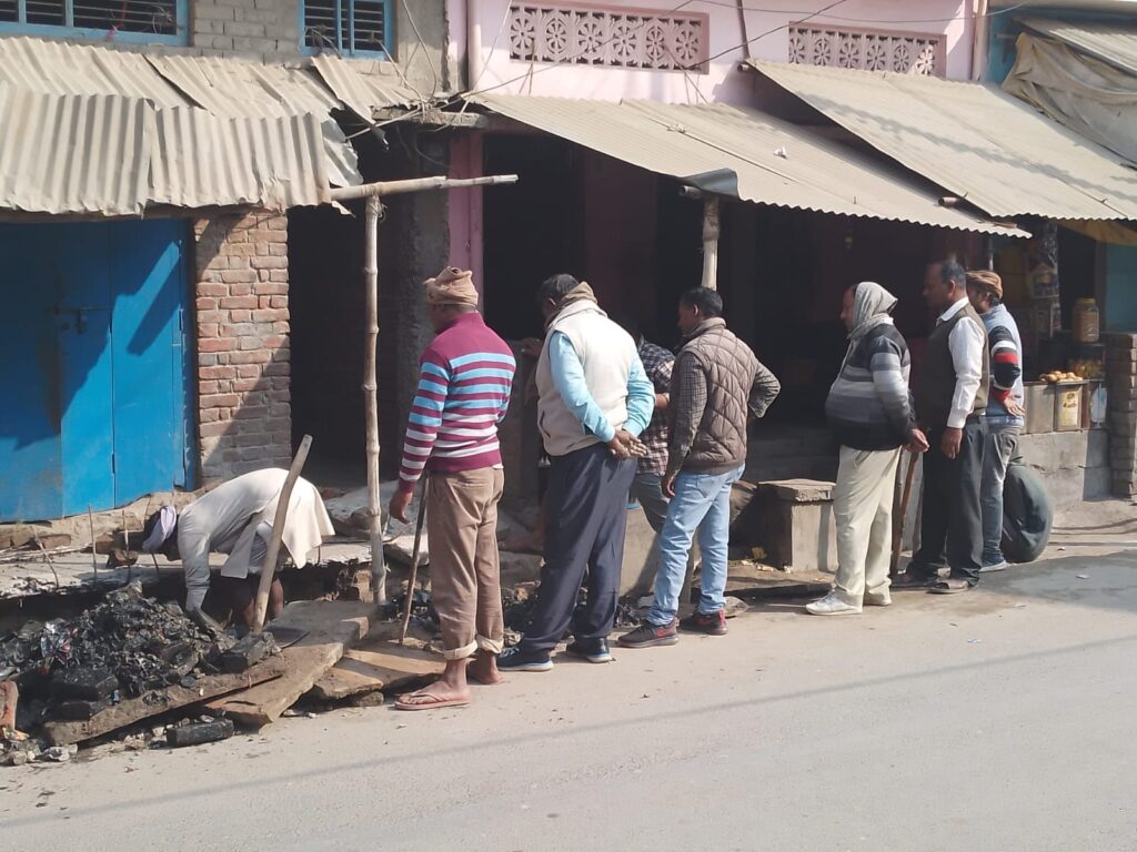 सफाईकर्मी बने साहब,कैसे हो गांव की सफाई