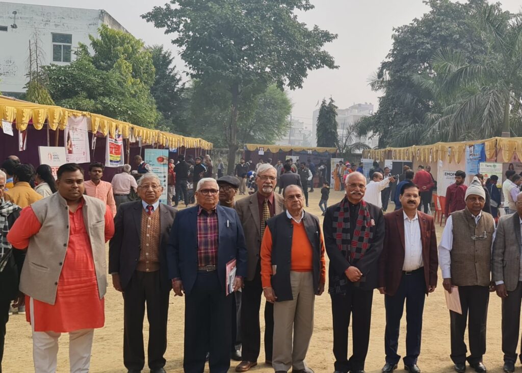 मुख्य अतिथि श्री जे पी सिंह अध्यक्ष संस्कृत भारतीन्यास अवधप्रान्त ने विशाल स्वास्थ शिविर का किया उद्घाटन- डा अभिषेक शुक्ला