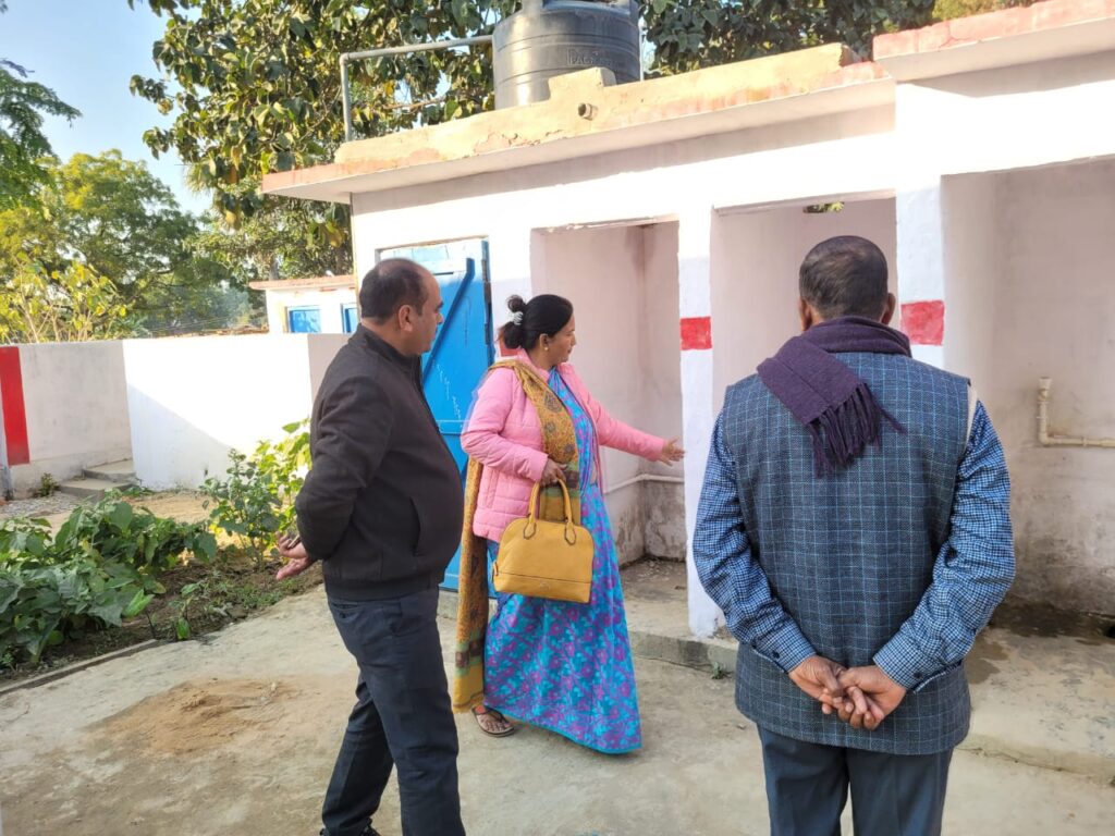 खंड शिक्षा अधिकारी ने विद्यालय का किया निरीक्षण