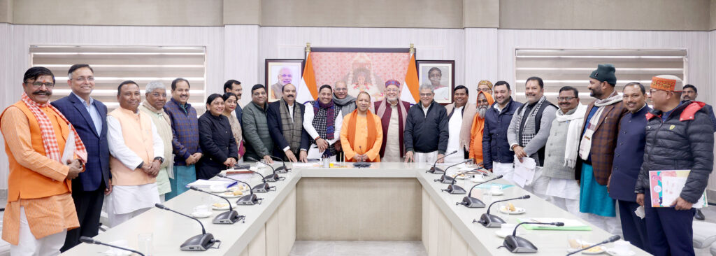 माँ पाटेश्वरी धाम में बस स्टेशन कीस्थापना के सम्बन्ध में यथाशीघ्र कार्यवाही की जाए:सीएम