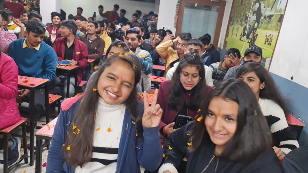 <em>वारियर्स डिफेन्स एकेडमी मे उल्लास पूर्ण वातावरण मे मनाया गया नव वर्ष 2023</em>