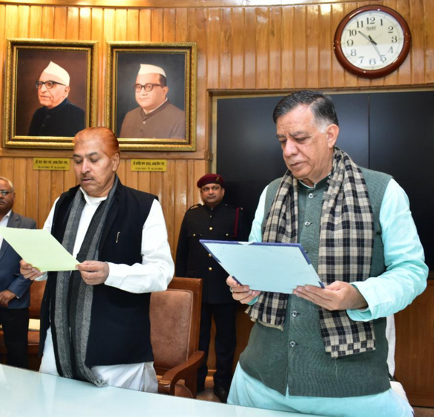 मदन भैया को विधान सभा की सदस्यता की शपथ दिलायी।नियम, संसदीय अनुश्रवण, याचिका,उद्घाटन बैठक विशेषाधिकार समिति