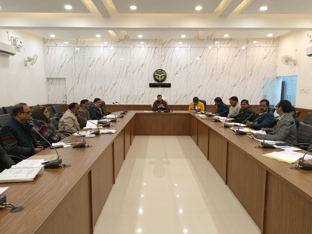 जिलाधिकारी की अध्यक्षता में रु 50 लाख तथा उससे अधिक लागत वाले निर्माण कार्यों की समीक्षा बैठक संपन्न