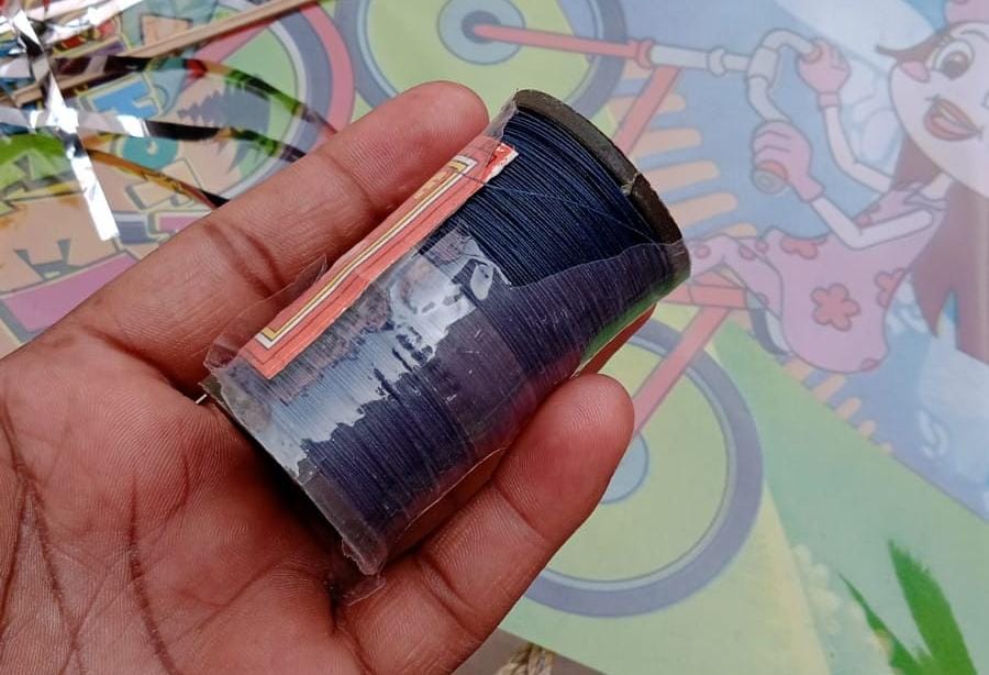 बाजारों में चाईनीज मांझा की धड़ल्ले से हो रही बिक्री