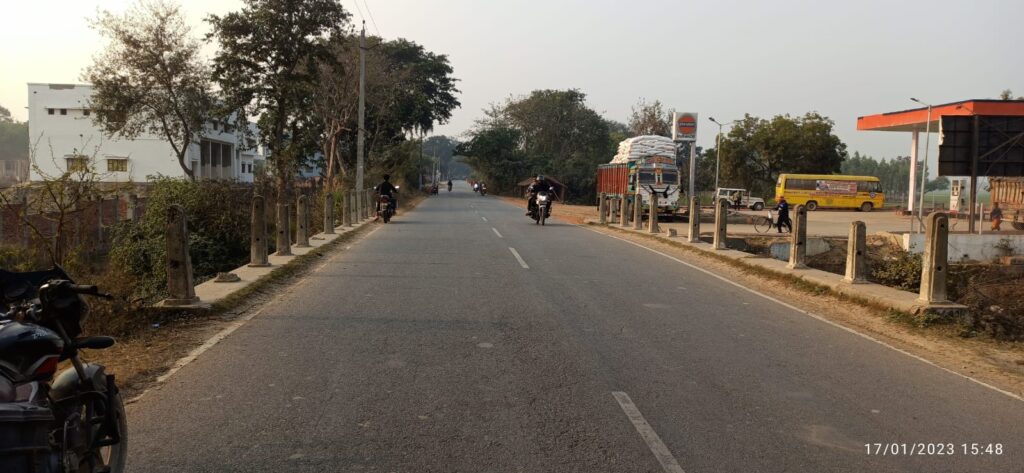 फतेहपुर नहर के पुल की टूटी रेलिंग दे रही हादसे को दावत