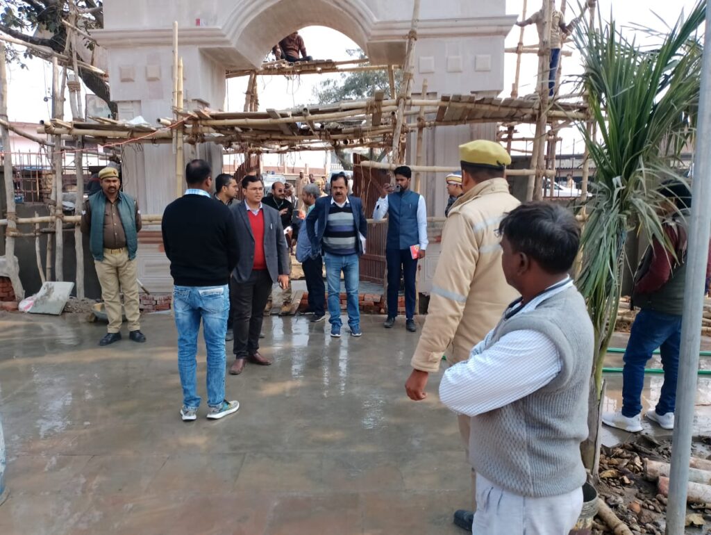 जिलाधिकारी ने नवनिर्मित शहीद स्मारक व फायर स्टेशन का किया औचक निरीक्षण