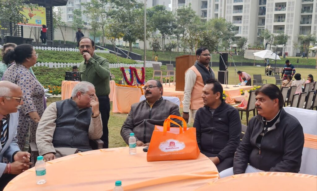 शालीमार गेलैंट अपार्टमेंट महानगर मे परिवार मिलन समारोह राष्ट्रीय स्वयंसेवक संघ व संस्कृतभारती न्यास अवधप्रान्त की उपस्थित में सम्पन्न