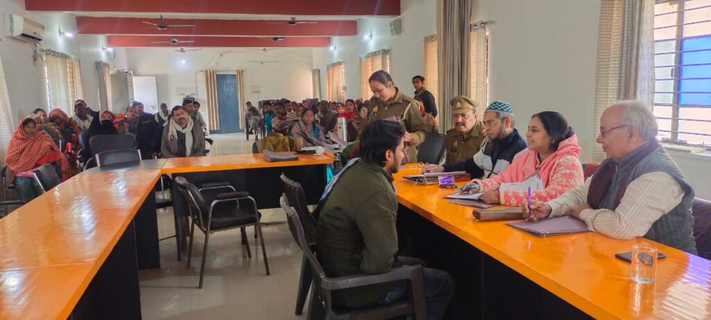 एच्छिक ब्यूरो के प्रयास से 32 मामलों में से 16 मामलों का हुवा निस्तारण, 08 दंपति साथ साथ रहने को हुवे राजी