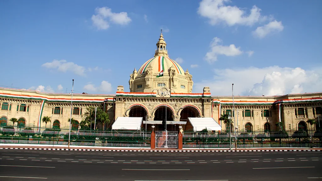 लोकतंत्र के स्तंभों में अक्सर विधायिका को ही सवालों के घेरे में रहना पड़ता-महाना