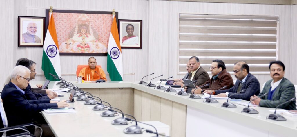 गोशालाओं के लिए बनाएं सेल्फ सस्टेनेबल मॉडल: सीएम योगी