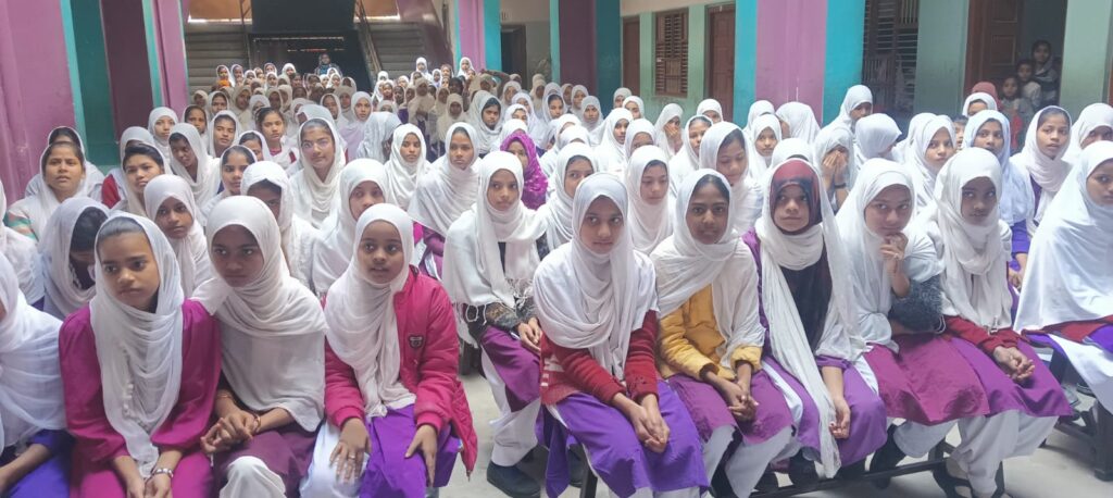 धूमधाम से मनाया गया अंतरराष्ट्रीय बालिका दिवस ,<strong>छात्राओं को दी गई विशेष जानकारी</strong>