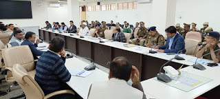 जिलाधिकारी की अध्यक्षता में कानून व्यवस्था एवं अभियोजन शाखा की मासिक समीक्षा बैठक संपन्न