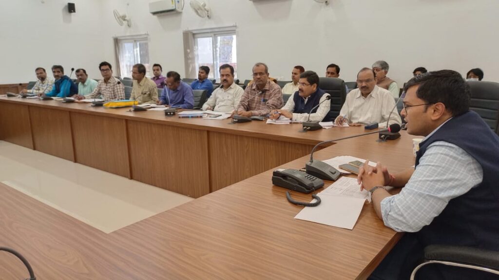 जिलाधिकारी ने कोपागंज निवासी संजय जायसवाल एवं संतोष जयसवाल की 7 करोड़ से ज्यादा की संपत्ति को कुर्क करने के दिए आदेश