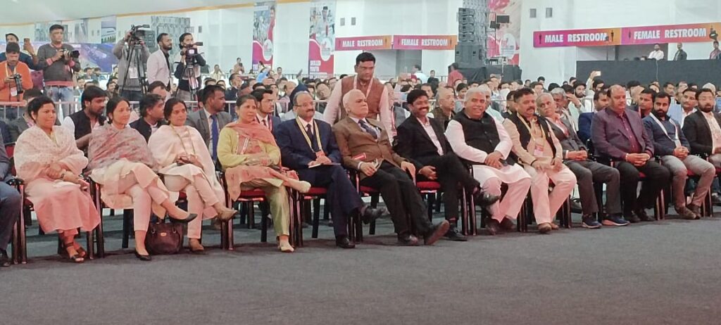 अध्यात्म के साथ देशभक्ति का मिला डबल डोज