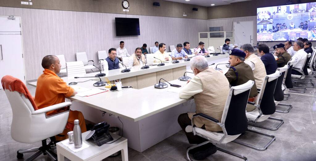 मुख्यमंत्री ने आगामी पर्व एवं त्योहारों के दृष्टिगत सुरक्षा व कानून-व्यवस्था के सम्बन्ध में वीडियो कॉन्फ्रेंसिंग,