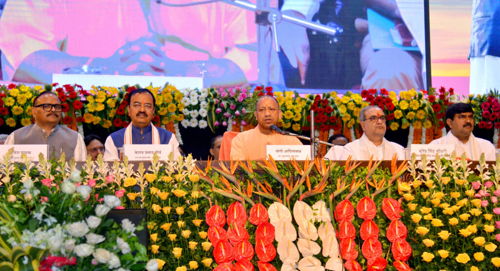 मुख्यमंत्री ने जनता के सामने रखा अपना रिपोर्ट कार्ड