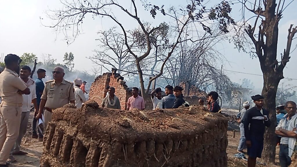 शॉर्ट सर्किट से लगी आग, रिहायशी मकान जलकर हुई खाक