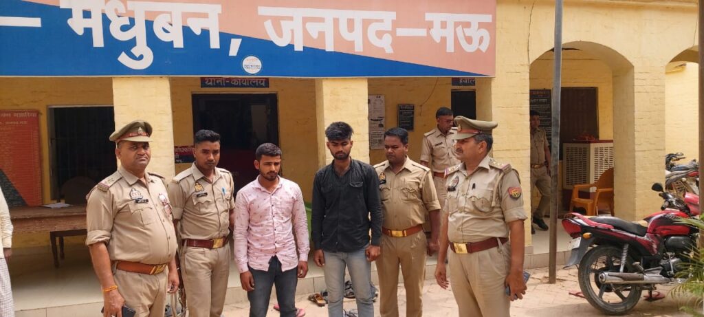 दो शातिर लुटेरे दबोचे गए : लूट की मोबाइल व मोटरसाइकिल बरामद, पुलिस ने किया चालान