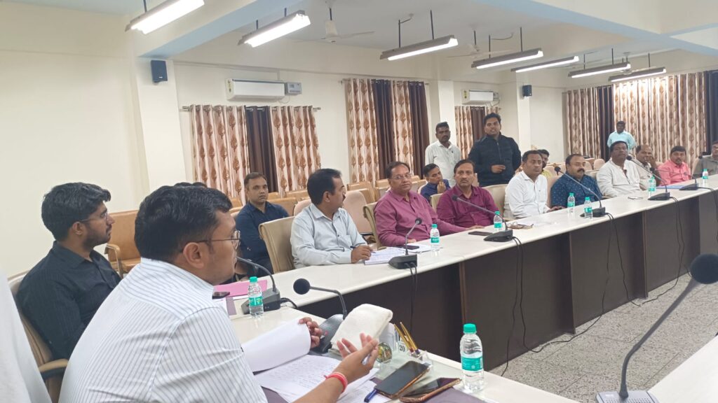 इन्वेस्टर समिट के दौरान प्राप्त निवेशों को धरातल पर उतारने हेतु जिलाधिकारी की अध्यक्षता में इन्वेस्टर्स एवं अधिकारियों के साथ बैठक संपन्न