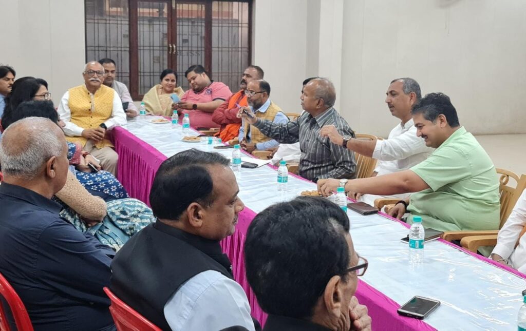 स्वच्छ भारत, हरित भारत,स्वस्थ भारत के लक्ष्य प्राप्ति के सापेक्ष लखनऊ नगर निगम की स्वच्छता समिति की महत्वपूर्ण बैठक हुई सम्पन्न