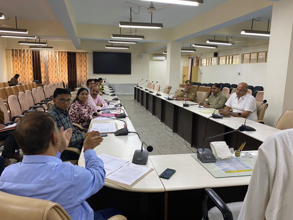 अपर जिलाधिकारी की अध्यक्षता में जिला सड़क सुरक्षा समिति की बैठक सम्पन्न