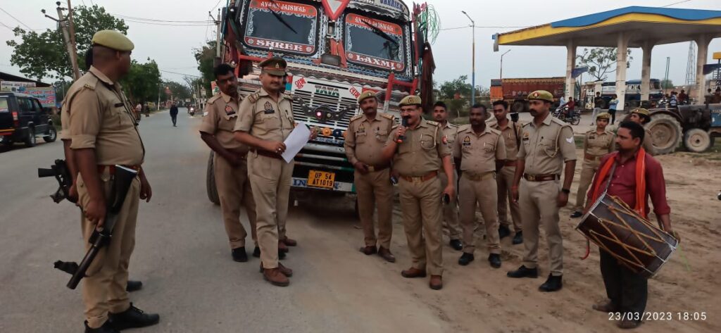 गैंगस्टर अपराधी का वाहन पुलिस ने किया कुर्क,मचा हड़कंप