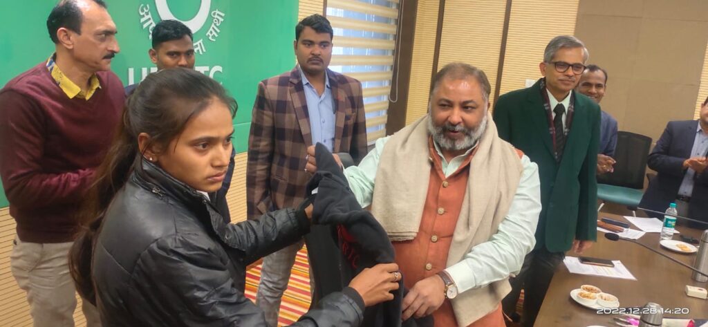 नवरात्र में सरकार का एलान:बेटियों के हाथों में प्रदेश के परिवहन की स्टेयरिंग 