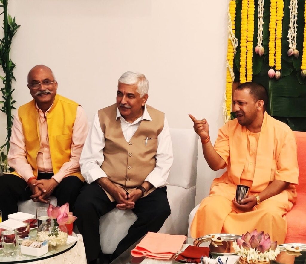 भारत के सबसे पसंदीदा सीएम बने योगी आदित्यनाथ, देश ही नहीं विदेशों में भी मची है धूम-जेपी सिंह