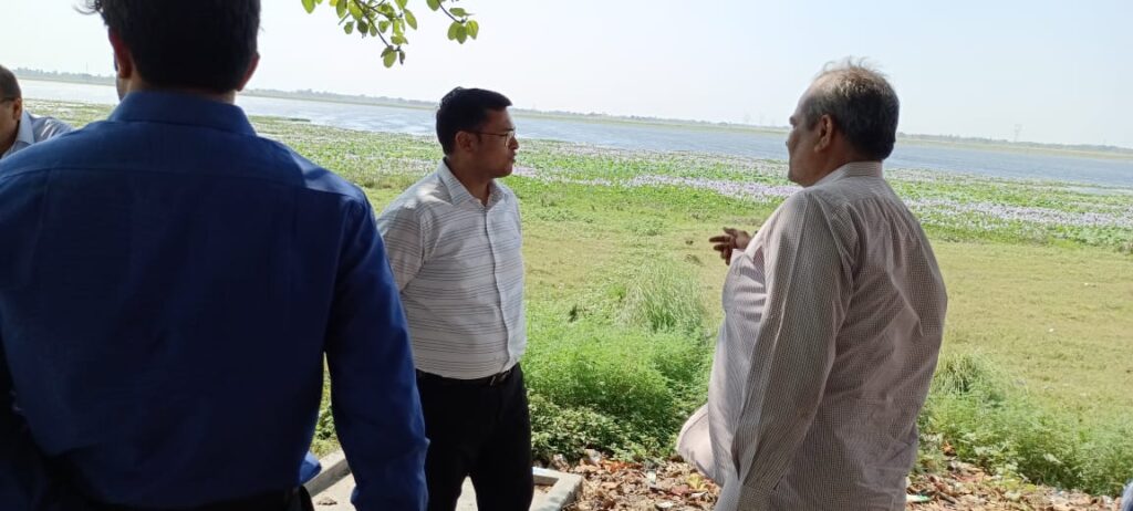 जिलाधिकारी ने तहसील मधुबन में कराए जा रहे कई विकास कार्यों का किया निरीक्षण