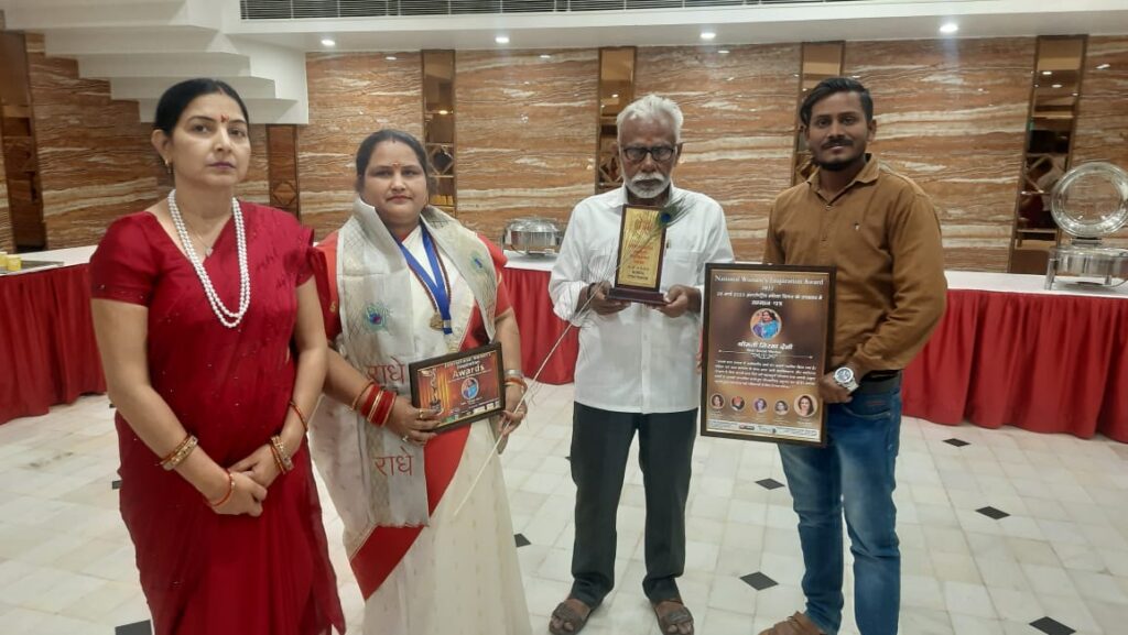 हरदोई की निरमा देवी और अमिता मिश्रा को मथुरा में मिला सम्मान