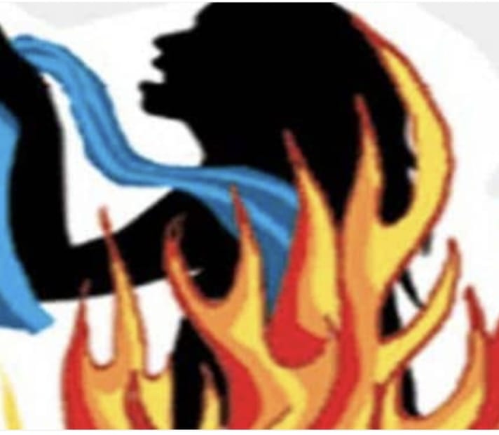 <em>हरदोई कोतवाली पिहानी के सामने पिता पुत्री ने पेट्रोल छिड़ककर ,किया आत्मदाह का प्रयास</em>