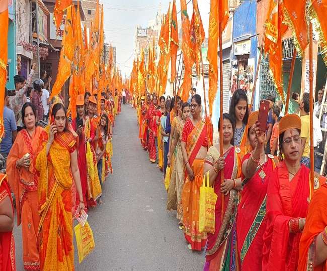 हनुमान जन्मोत्सव पर मुम्बई में निकाली गई विशाल शोभायात्रा