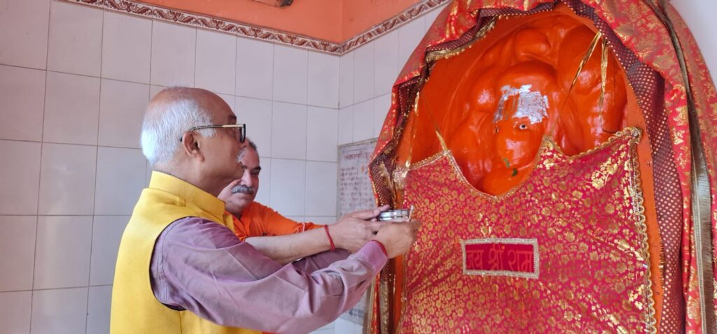 लक्ष्मण पुरी में श्री राम भक्त पवन सुत श्री हनुमान जी की कृपा प्राप्त करने उमड़े भक्तजन - जे पी सिंह