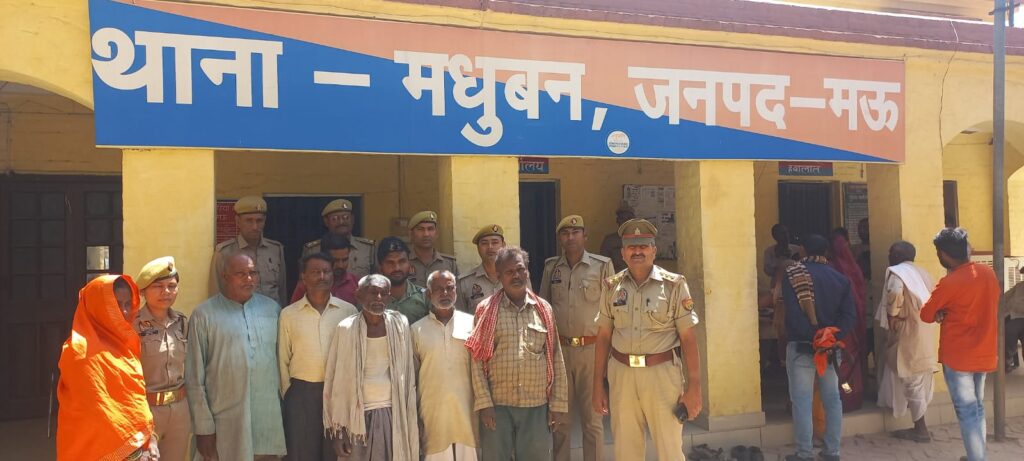 पुलिस ने अलग-अलग स्थानों से आठ वारंटी गिरफ्तार किए