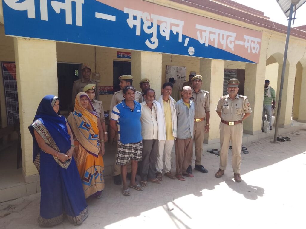 पुलिस ने अलग-अलग स्थानों से छह वारंटी गिरफ्तार किए