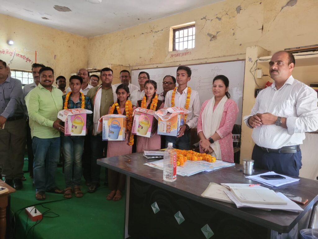 राष्ट्रीय आय एवं योग्यता छात्रवृत्ति परीक्षा में इंग्लिश मीडियम जूनियर हाई स्कूल मधुबन ने मारी बाजी