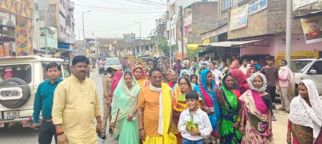 श्रीमदभागवत कथा हुआ शुभारंभ, निकली कलश यात्रा