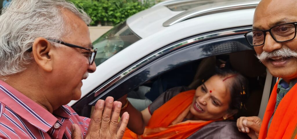 UP  निकाय चुनाव 2023 :भारी मतदान कर रिकार्ड वोटों से विजयी बनाएं- सुषमा खर्कवाल