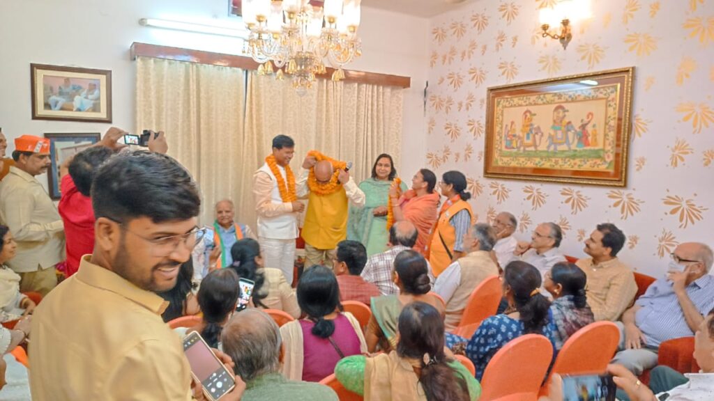 <em>निकाय चुनाव में सुषमा खर्कवाल को रिकॉर्ड वोटों से विजई बनाएं और राष्ट्र को करें मजबूत- जेपी सिंह</em>