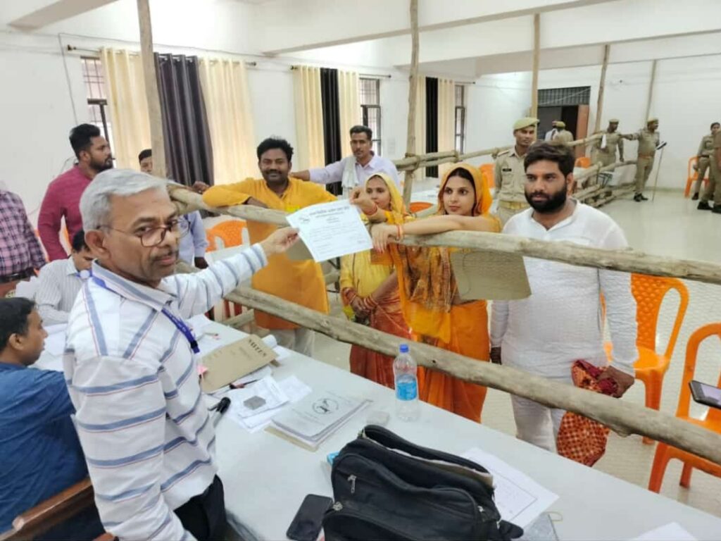 नगर पंचायत मधुबन अध्यक्ष के पद पर निर्दल प्रत्याशी आरती मल्ल की शानदार जीत  