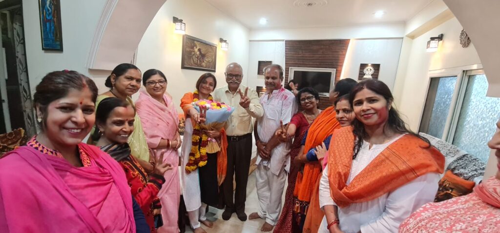 श्रीमती नूपुर शंखधर नव निर्वाचित पार्षद को शुभकामनाए देने पहुंचे श्री जे पी सिंह अध्यक्ष संस्कृतभारतीन्यास अवधप्रान्त
