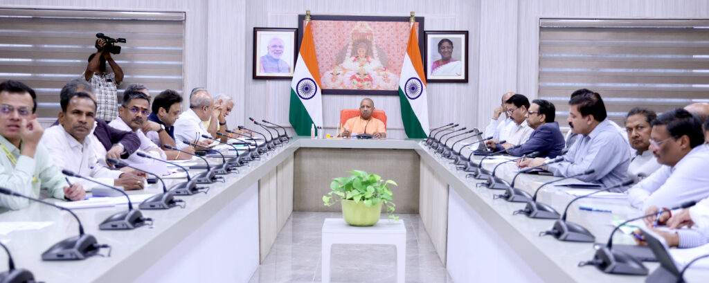 मंत्रीगण स्वयं करें विभागीय आवंटन और व्यय की समीक्षा : सी एम योगी