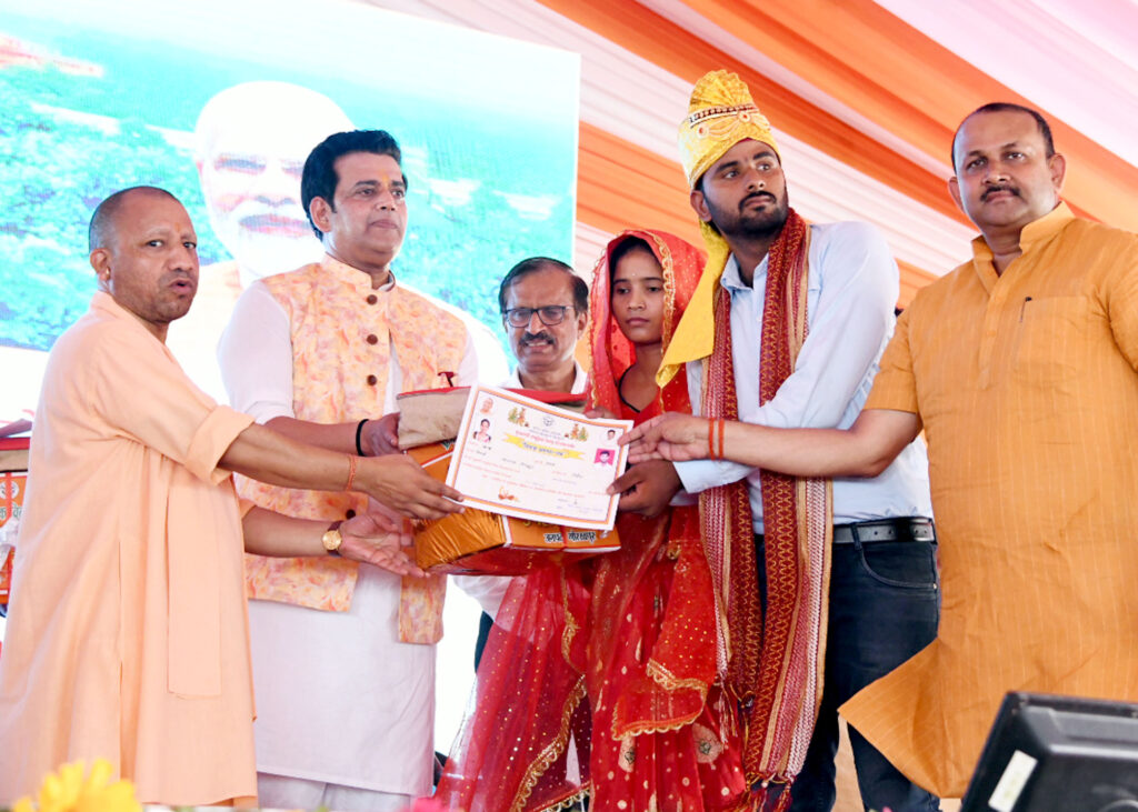 1500 जोड़ों के सामूहिक विवाह कार्यक्रम में सम्मिलित हुए-सीएम