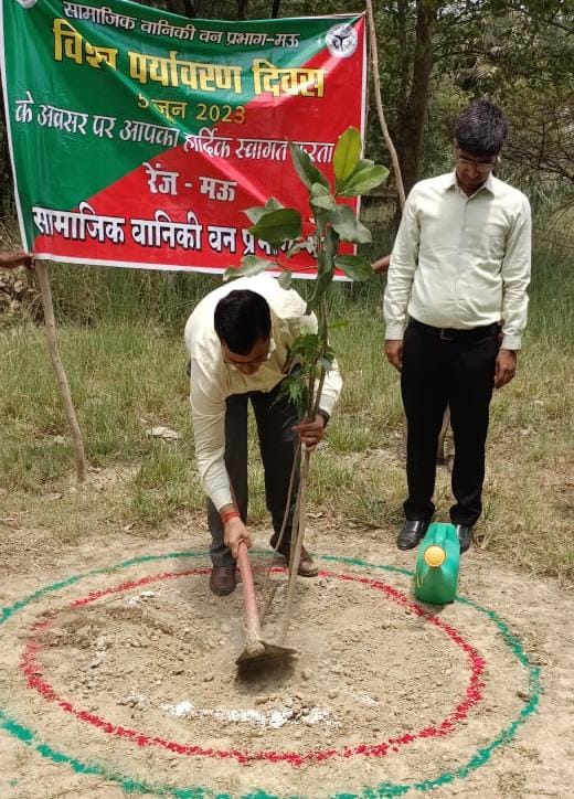 विश्व पर्यावरण दिवस पर जिलाधिकारी ने किया पौधरोपण,
