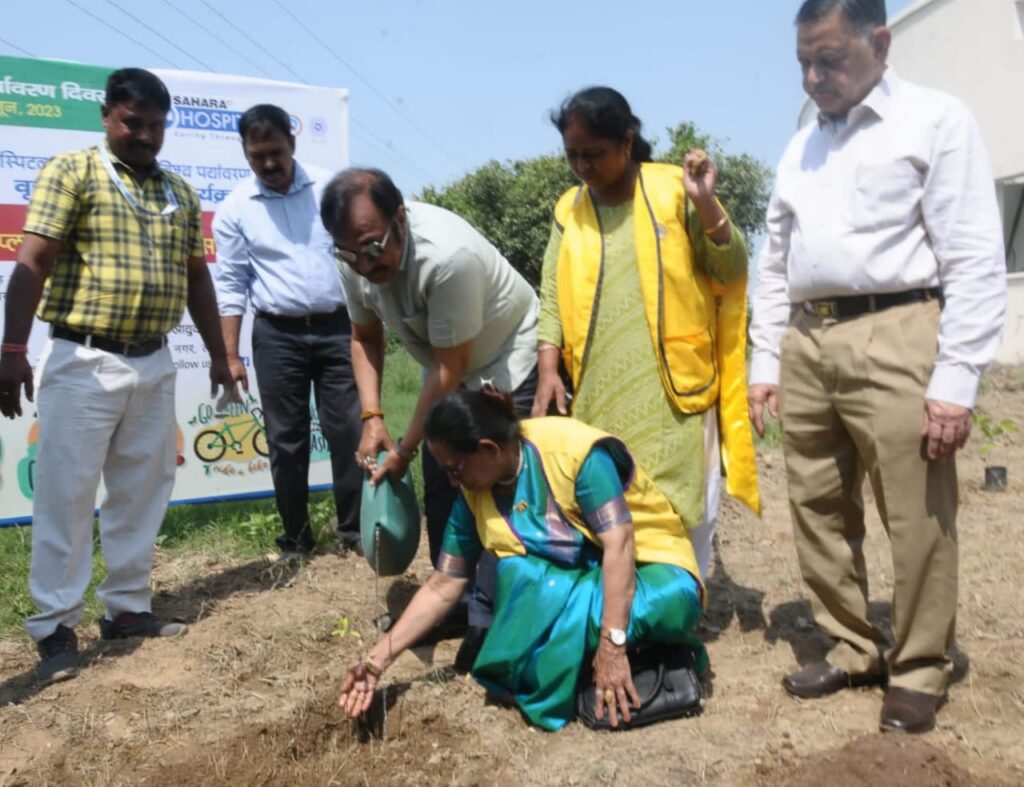 <em>सहारा हॉस्पिटल के नवग्रह वाटिका में वृहद पौधा रोपण</em>-विश्व पर्यावरण दिवस पर इस वर्ष की थीम है 'प्लास्टिक प्रदूषण का समाधान'