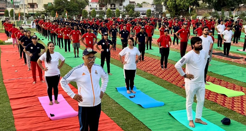 "World Yoga Day 2023: Grand Yoga Camp Organized by Sanskrit Bharati Nyas Avadhprant"