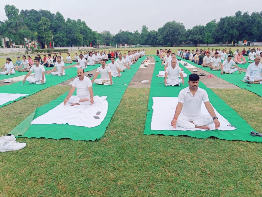 हरदोई मानवता के लिए योग करें योग रहे निरोग