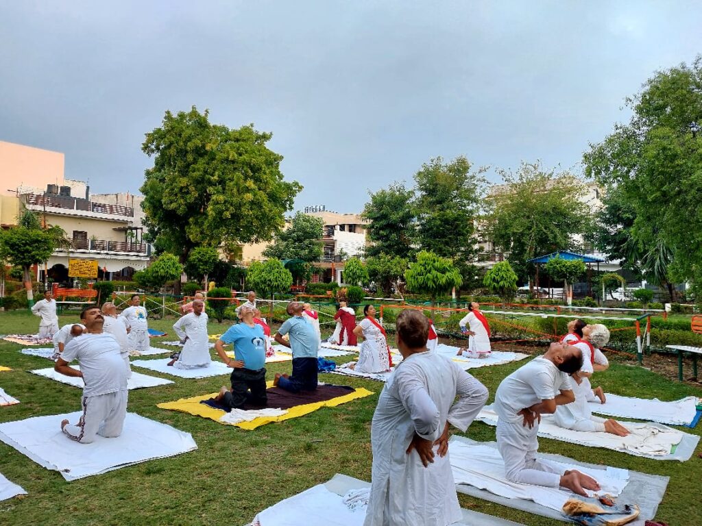 अंतर्राष्ट्रीय योग दिवस के अवसर पर लखनऊ में सामूहिक योगाभ्यास का आयोजन