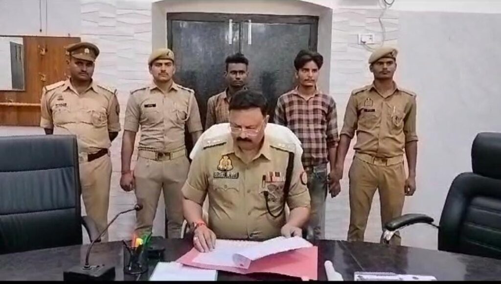 हरदोई थाना सुरसा पुलिस ने लूट का किया खुलासा मोटरसाइकिल व नकदी जेवर और दो नाजायज असलाहे की बरामद