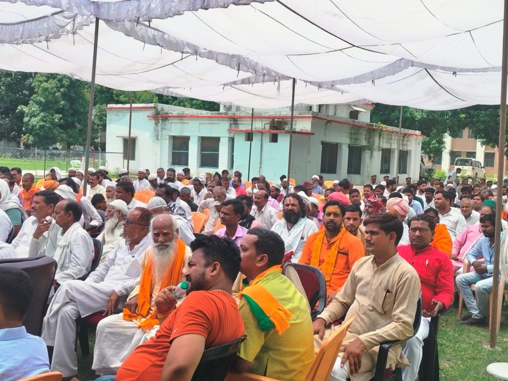 "हरदोई में धर्मगुरुओं के साथ पीस कमेटी की बैठक आयोजित, शान्ति व्यवस्था को सुनिश्चित करने की अपील"